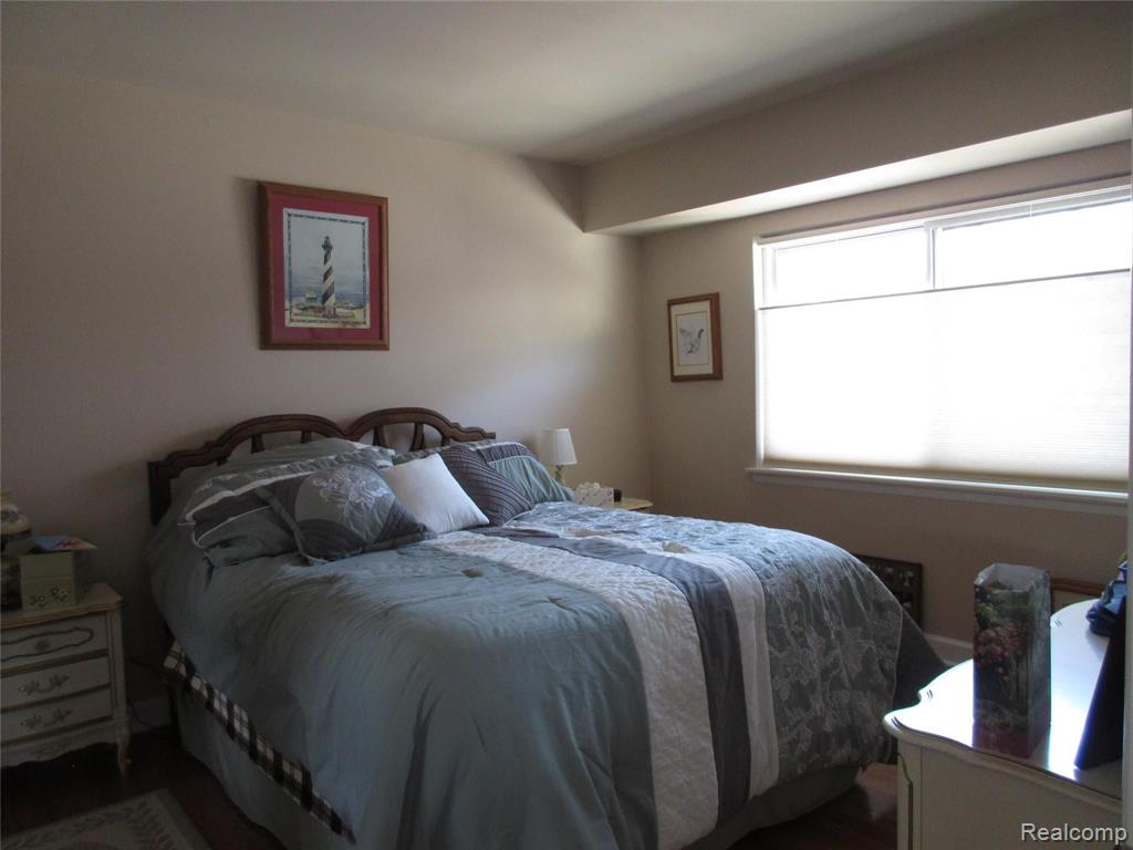 23235 Farmington Road Farmington, MI 48336 - Photo 12 of 27