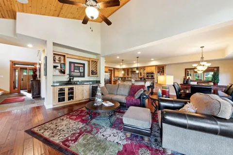 $1,475,000 | 11711 Hope Court, Unit B, Truckee, CA 96161