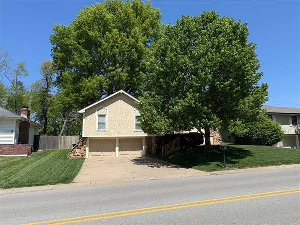 $260,000 | 16100 East Cogan Drive, Independence, MO 64055