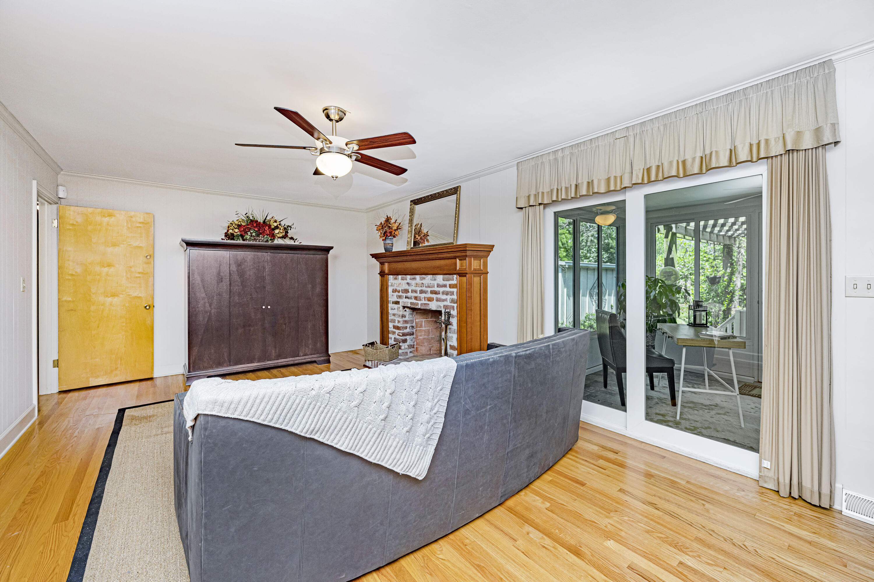1258 Merton Road Charleston, SC 29407 - Photo 8 of 22 1258MertonRd13-den-sun