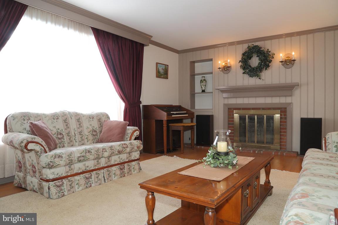 2737 Brookfield Road Lancaster, PA 17601 - Photo 2 of 20