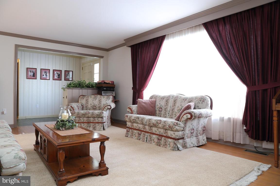 2737 Brookfield Road Lancaster, PA 17601 - Photo 3 of 20