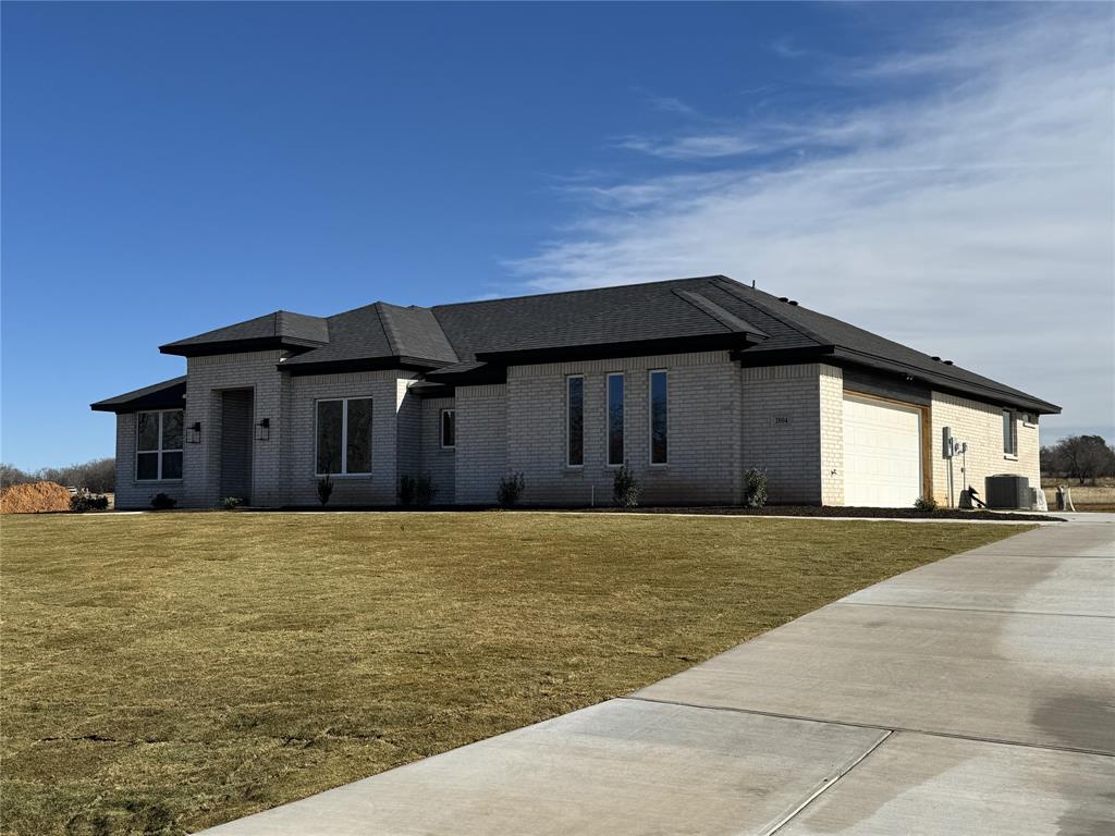 2004 Camden Drive Springtown, TX 76082 - Photo 2 of 13