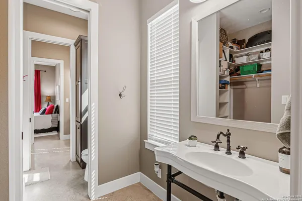 a en suite bathroom with a sink and a mirror