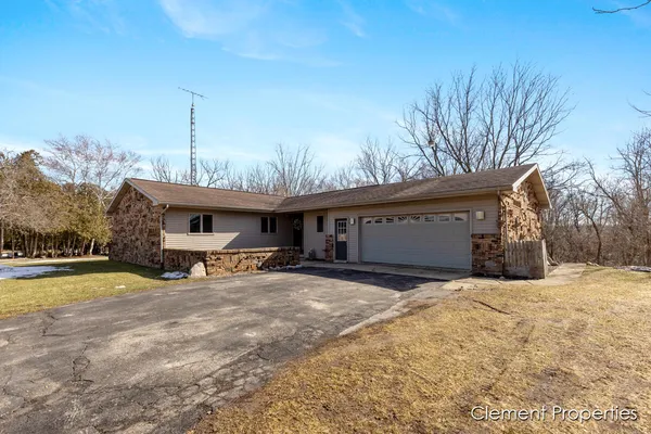 $415,000 | 13544 Kenowa Avenue, Kent City, MI 49330