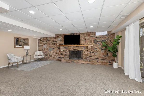 $415,000 | 13544 Kenowa Avenue, Kent City, MI 49330