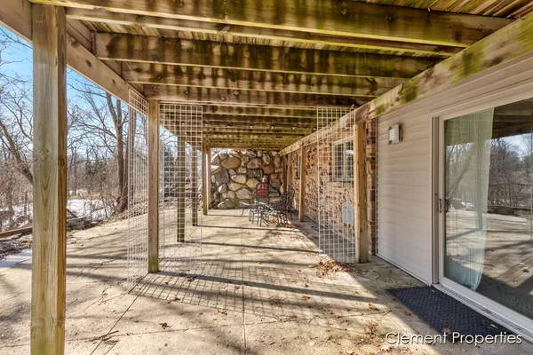 $415,000 | 13544 Kenowa Avenue, Kent City, MI 49330