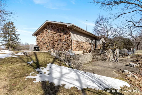 $415,000 | 13544 Kenowa Avenue, Kent City, MI 49330