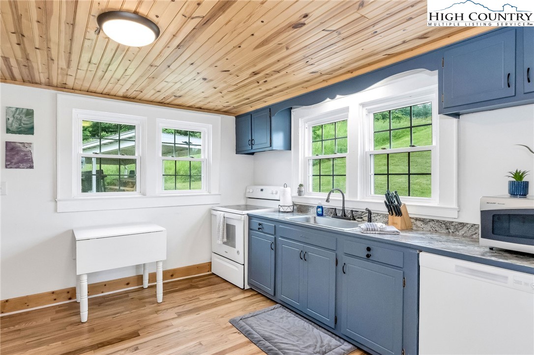 609 West Main Street Jefferson, NC 28640 - Photo 15 of 45