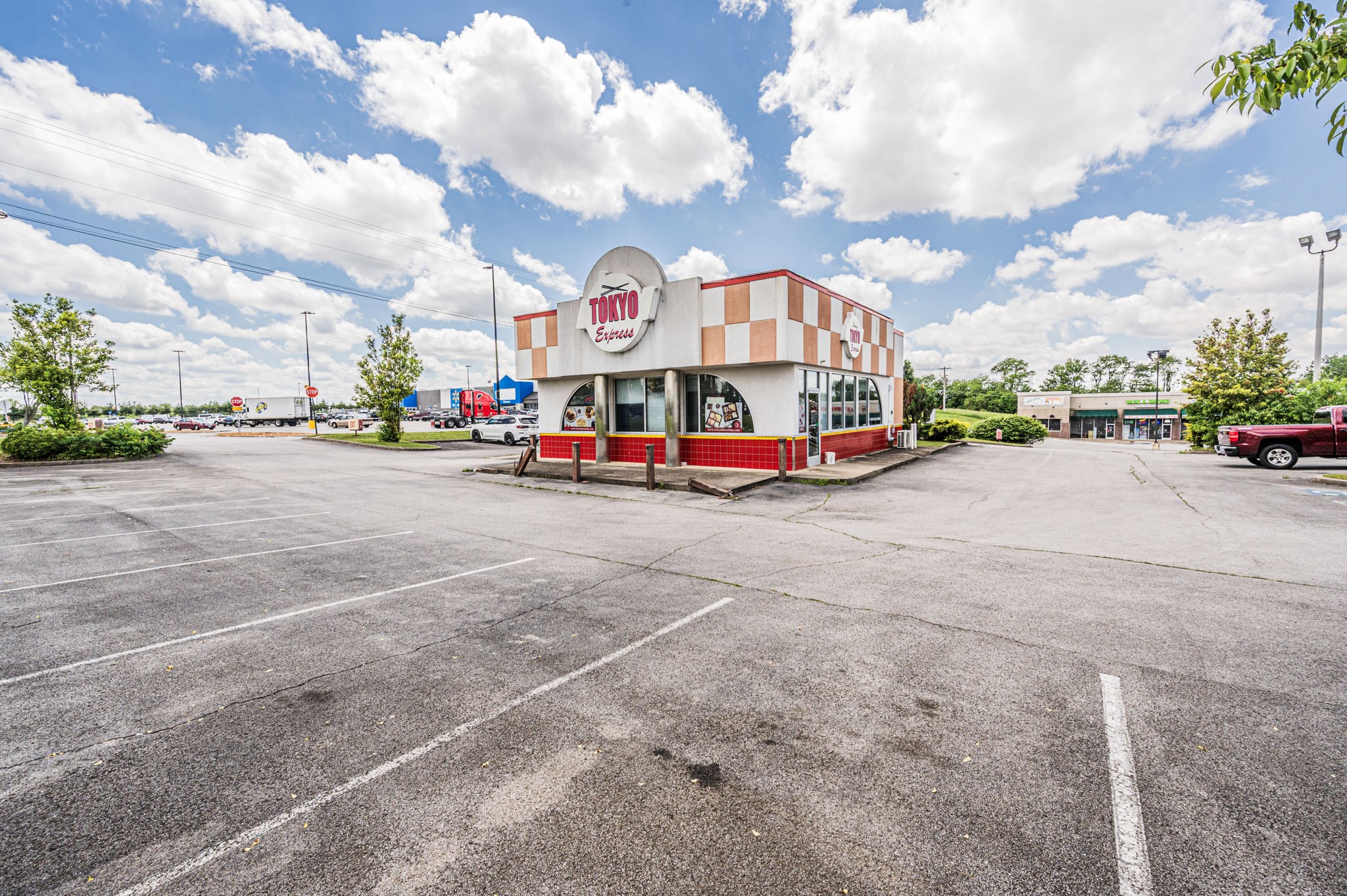 1442 Nashville Road Franklin, KY 42134 - Photo 3 of 20 a view of a street with a cars parked in front of it