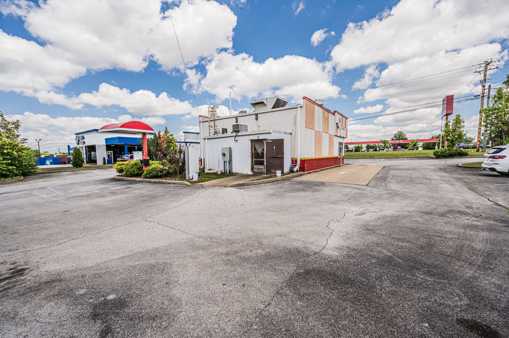 1442 Nashville Road Franklin, KY 42134 - Photo 7 of 20 a view of a street with cars