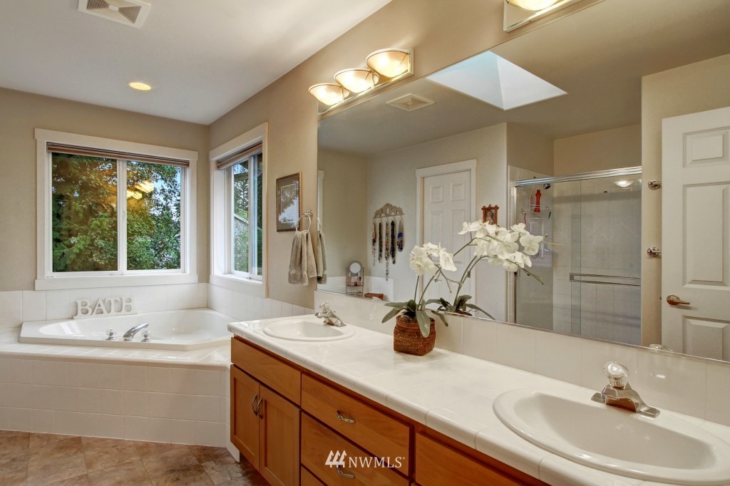 19310 Meridian Place West Bothell, WA 98012 - Photo 13 of 19 Gallery Image 13