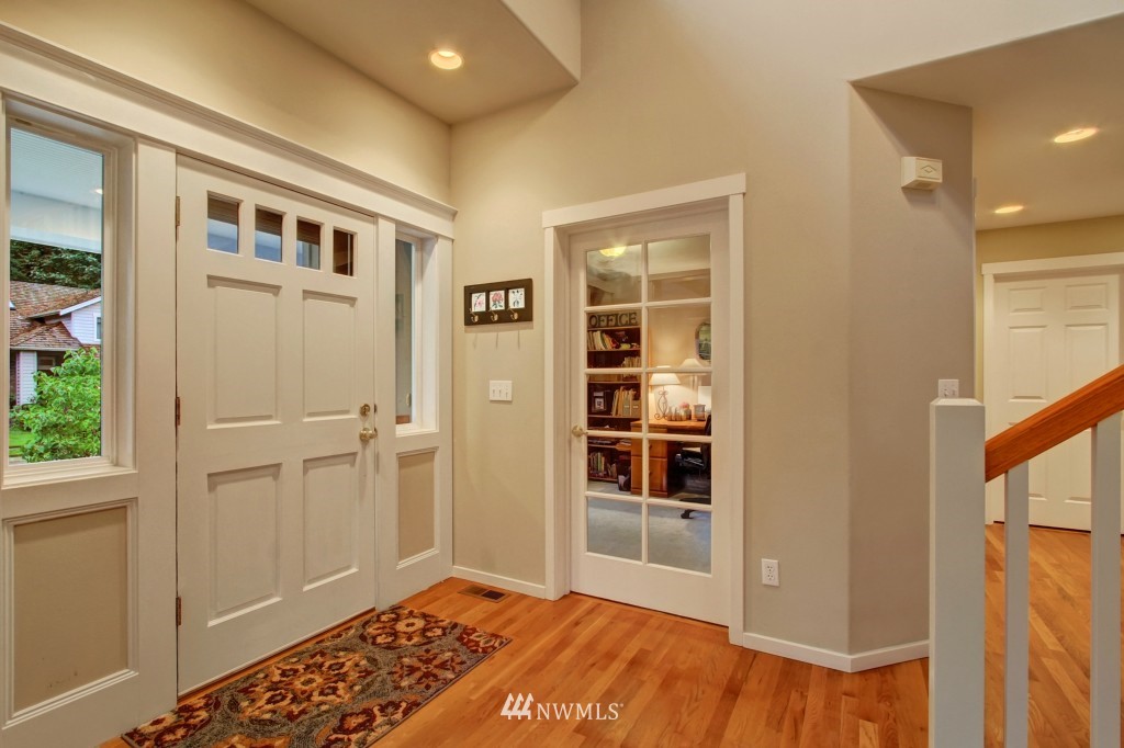 19310 Meridian Place West Bothell, WA 98012 - Photo 3 of 19 Gallery Image 3
