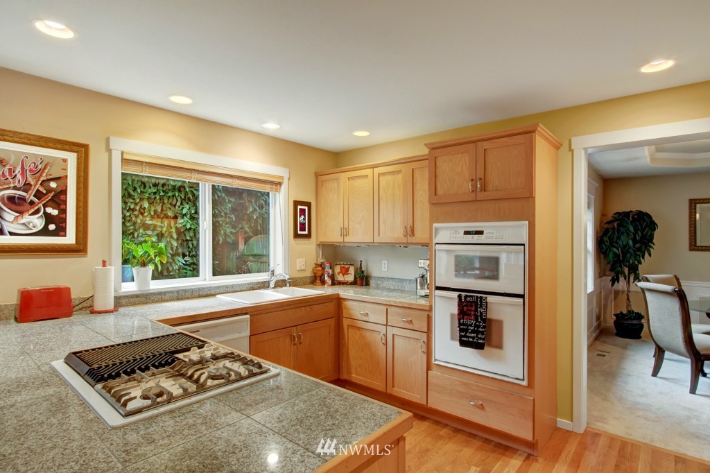 19310 Meridian Place West Bothell, WA 98012 - Photo 8 of 19 Gallery Image 8