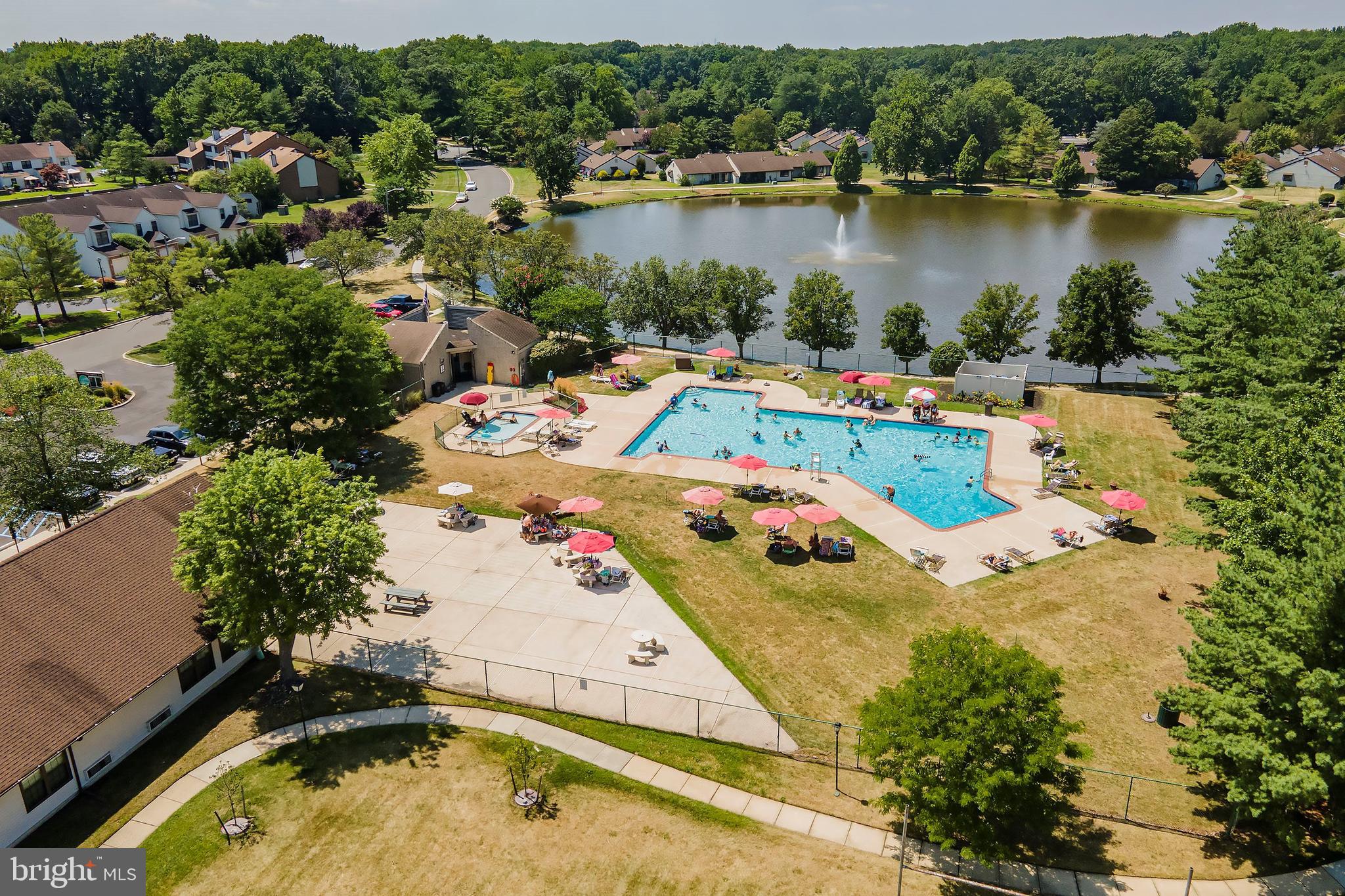 18 Tulip Court Mount Laurel, NJ 08054 - Photo 2 of 16