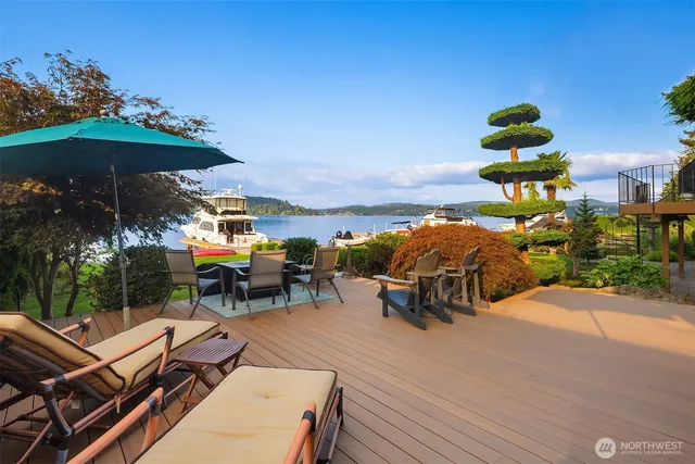 a view of a terrace with sitting area
