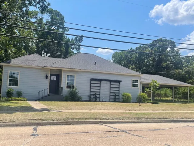 $279,000 | 1001 West Lampasas Street, Ennis, TX 75119