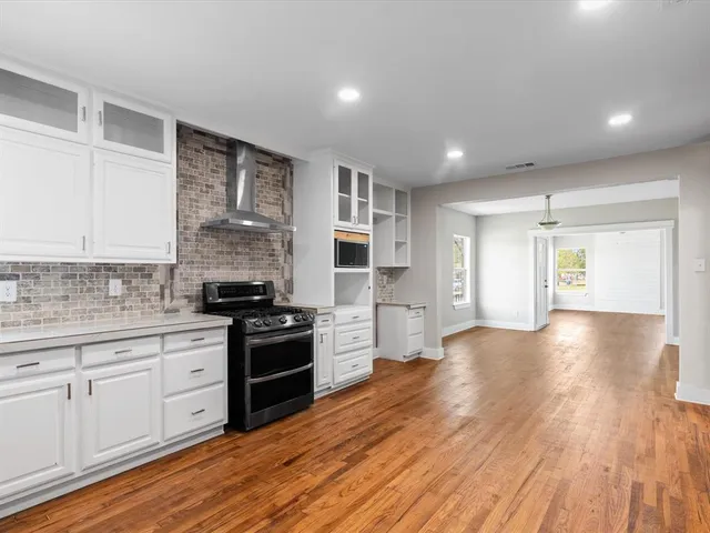 $279,000 | 1001 West Lampasas Street, Ennis, TX 75119