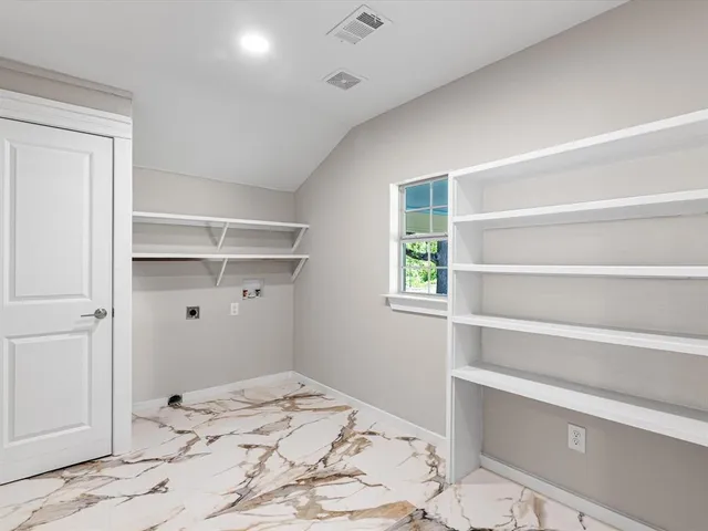 $279,000 | 1001 West Lampasas Street, Ennis, TX 75119