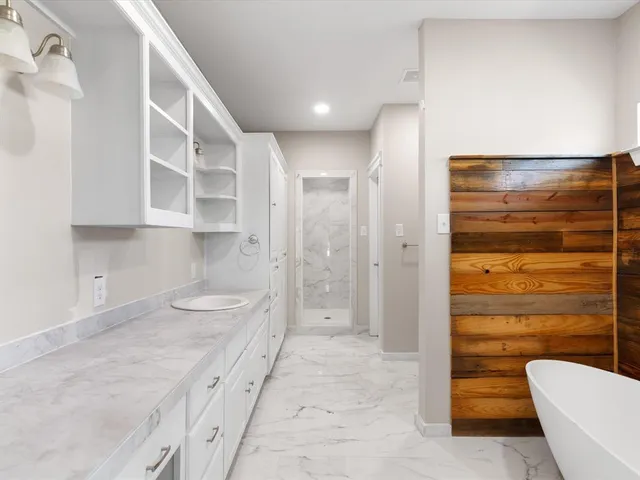 $279,000 | 1001 West Lampasas Street, Ennis, TX 75119