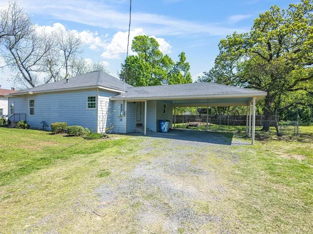 $279,000 | 1001 West Lampasas Street, Ennis, TX 75119