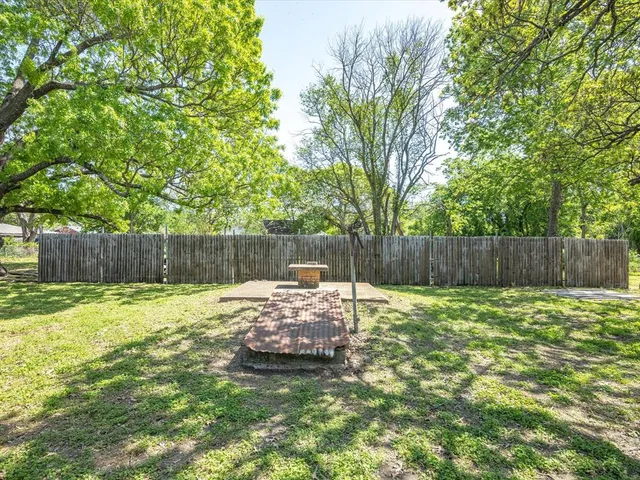 $279,000 | 1001 West Lampasas Street, Ennis, TX 75119