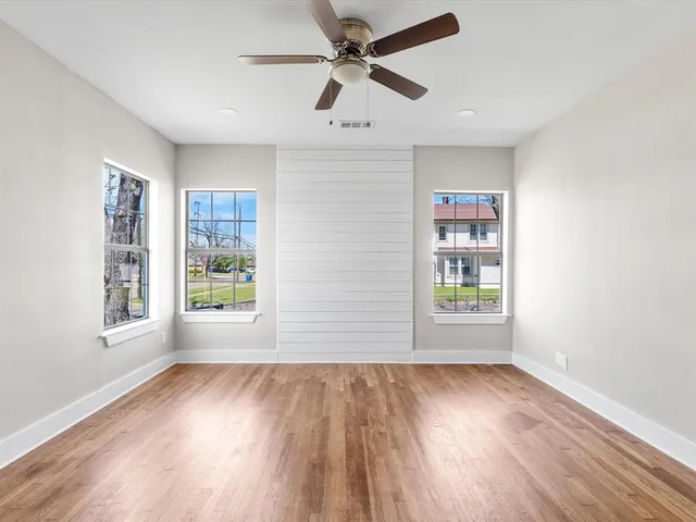 $279,000 | 1001 West Lampasas Street, Ennis, TX 75119