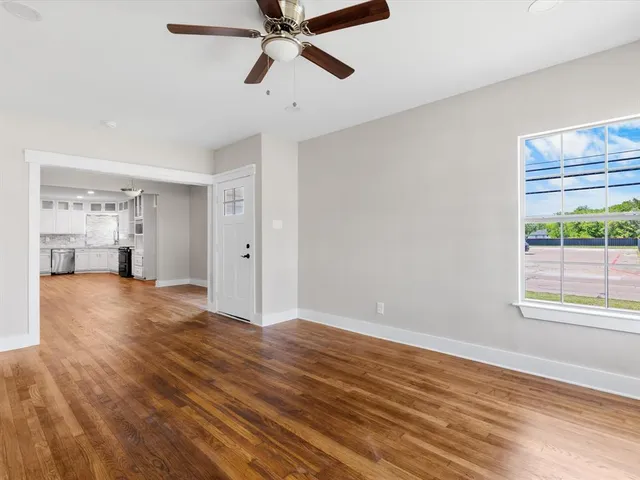 $279,000 | 1001 West Lampasas Street, Ennis, TX 75119