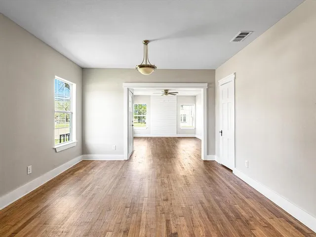 $279,000 | 1001 West Lampasas Street, Ennis, TX 75119