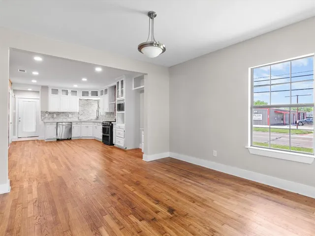 $279,000 | 1001 West Lampasas Street, Ennis, TX 75119