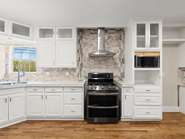 $279,000 | 1001 West Lampasas Street, Ennis, TX 75119