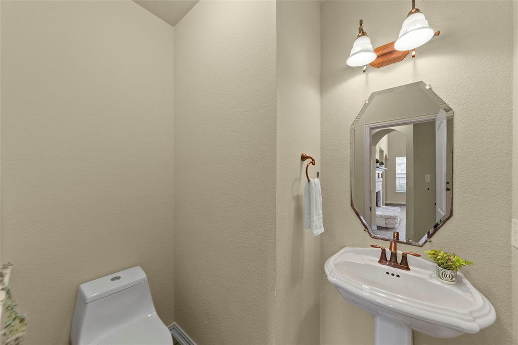 5143 Stream Crest Way Fairview, TX 75069 - Photo 21 of 35 Bathroom featuring toilet and a textured wall