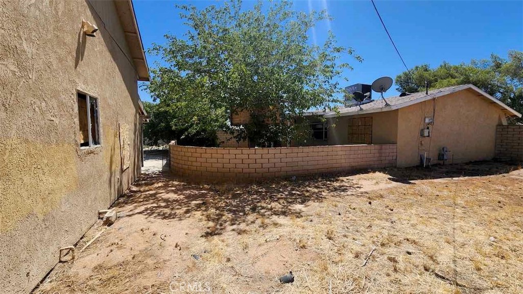 22330 Miramot Road Apple Valley, CA 92308 - Photo 4 of 11