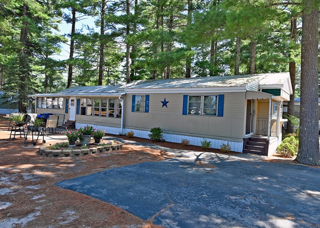 121 Queen Drive, West Wareham, MA 02576 Compass