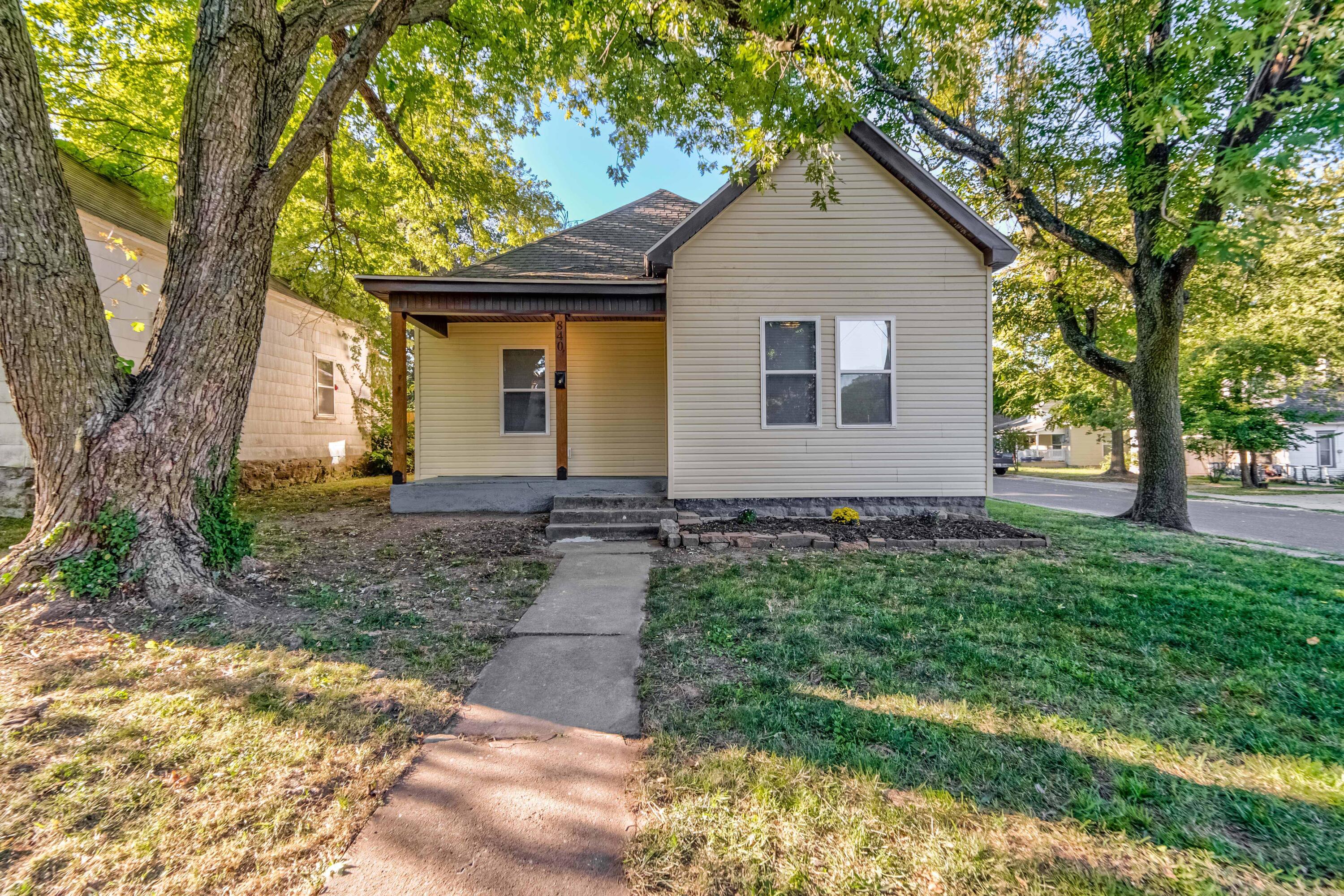 840 West Calhoun Street Springfield, MO 65802 - Photo 1 of 1 Front of House