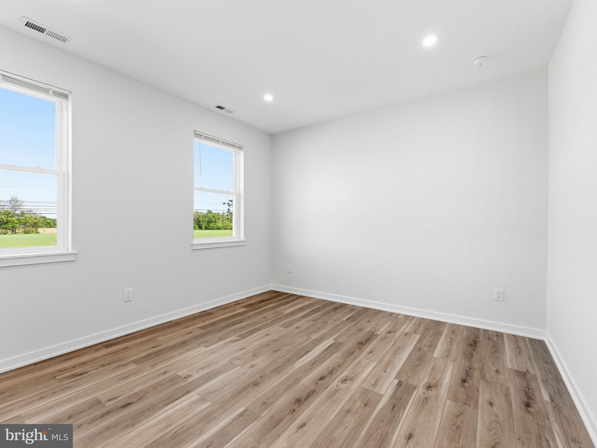 400 Paulsboro Road Swedesboro, NJ 08085 - Photo 31 of 54 Bright and airy blank canvas room.