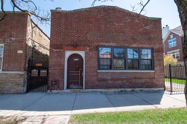 $2,150 | 5011 North Ravenswood Avenue, Unit 2, Chicago, IL 60640