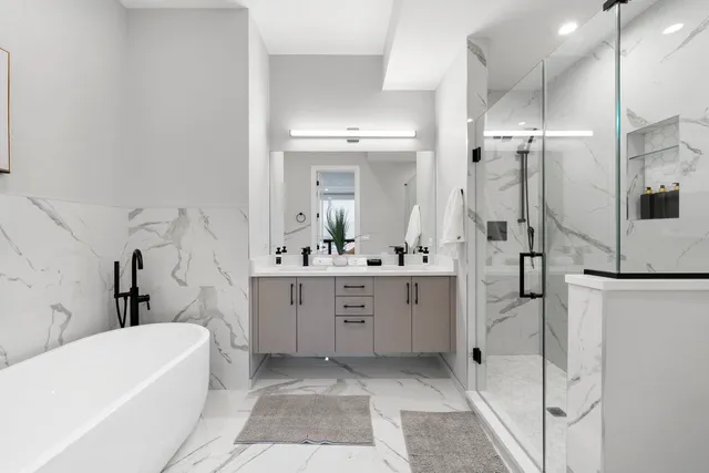 $3,450 | 1606 South Ashland Avenue, Unit 401, Chicago, IL 60608