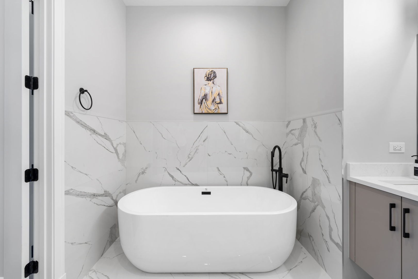 1606 South Ashland Avenue, Unit 401 Chicago, IL 60608 - Photo 13 of 25 a white bath tub sitting next to a white sink