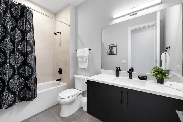 $3,450 | 1606 South Ashland Avenue, Unit 401, Chicago, IL 60608