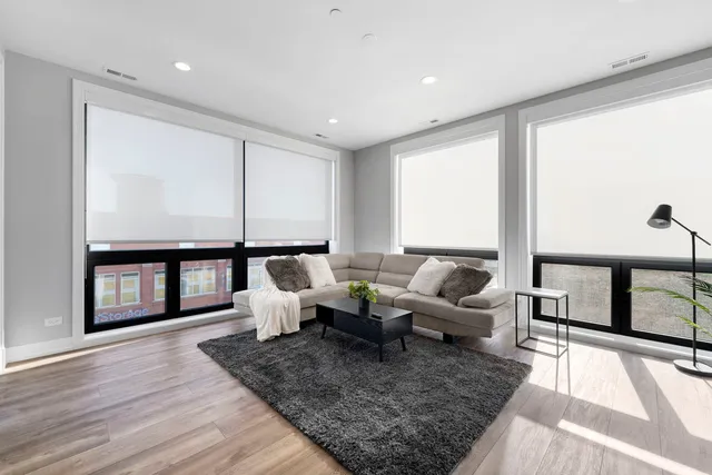 $3,450 | 1606 South Ashland Avenue, Unit 401, Chicago, IL 60608