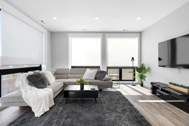 $3,450 | 1606 South Ashland Avenue, Unit 401, Chicago, IL 60608