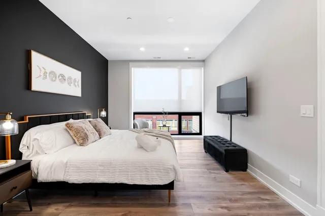 $3,450 | 1606 South Ashland Avenue, Unit 401, Chicago, IL 60608