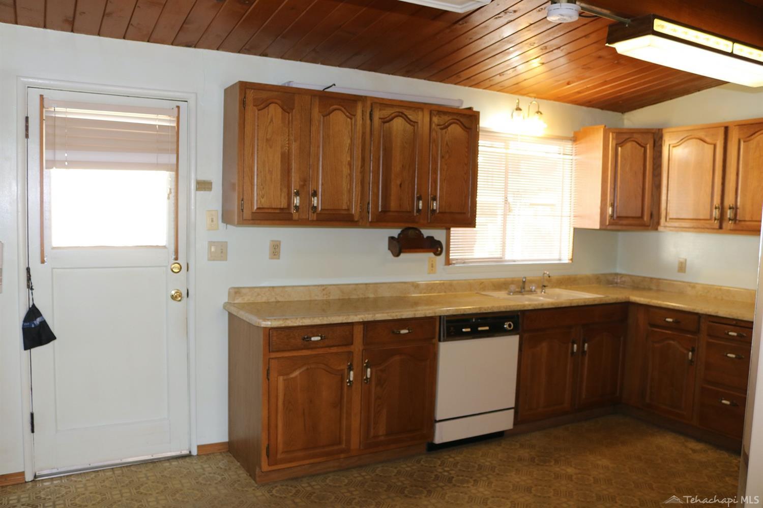 810 Beech Street Tehachapi, CA 93561 - Photo 9 of 39 Gallery Image 9