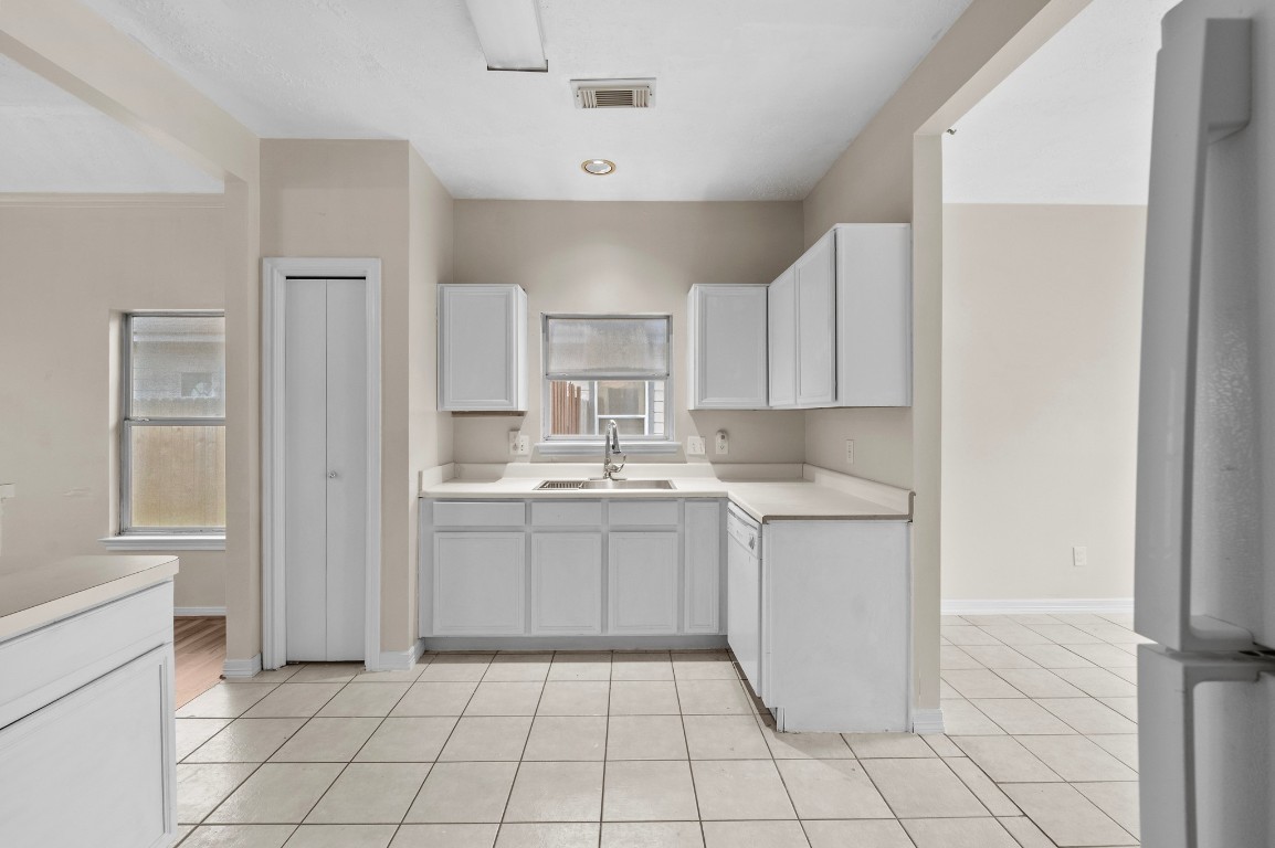 8014 Keller Street Houston, TX 77012 - Photo 11 of 33