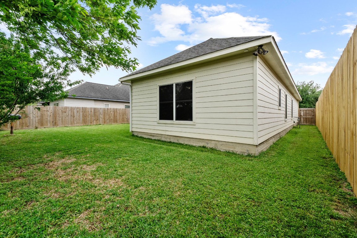 8014 Keller Street Houston, TX 77012 - Photo 26 of 33