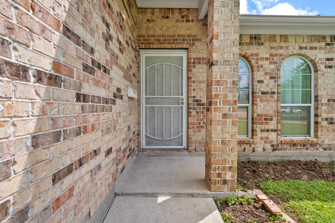 8014 Keller Street Houston, TX 77012 - Photo 4 of 33