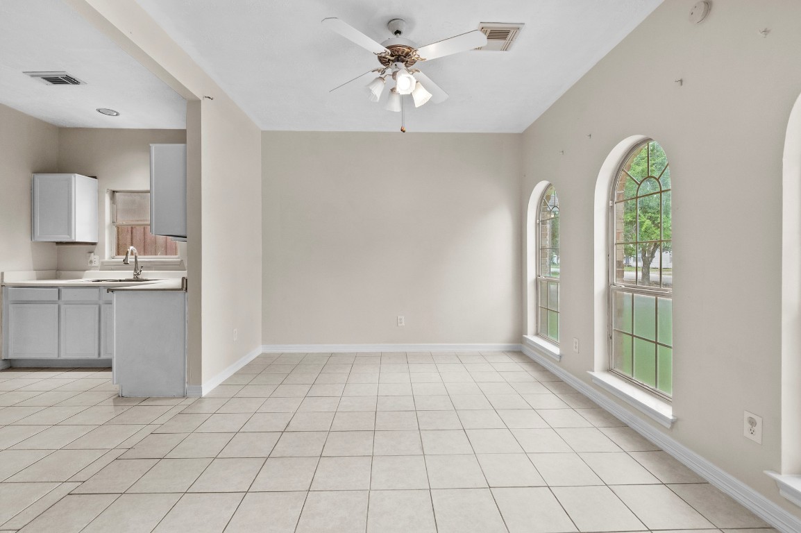 8014 Keller Street Houston, TX 77012 - Photo 9 of 33