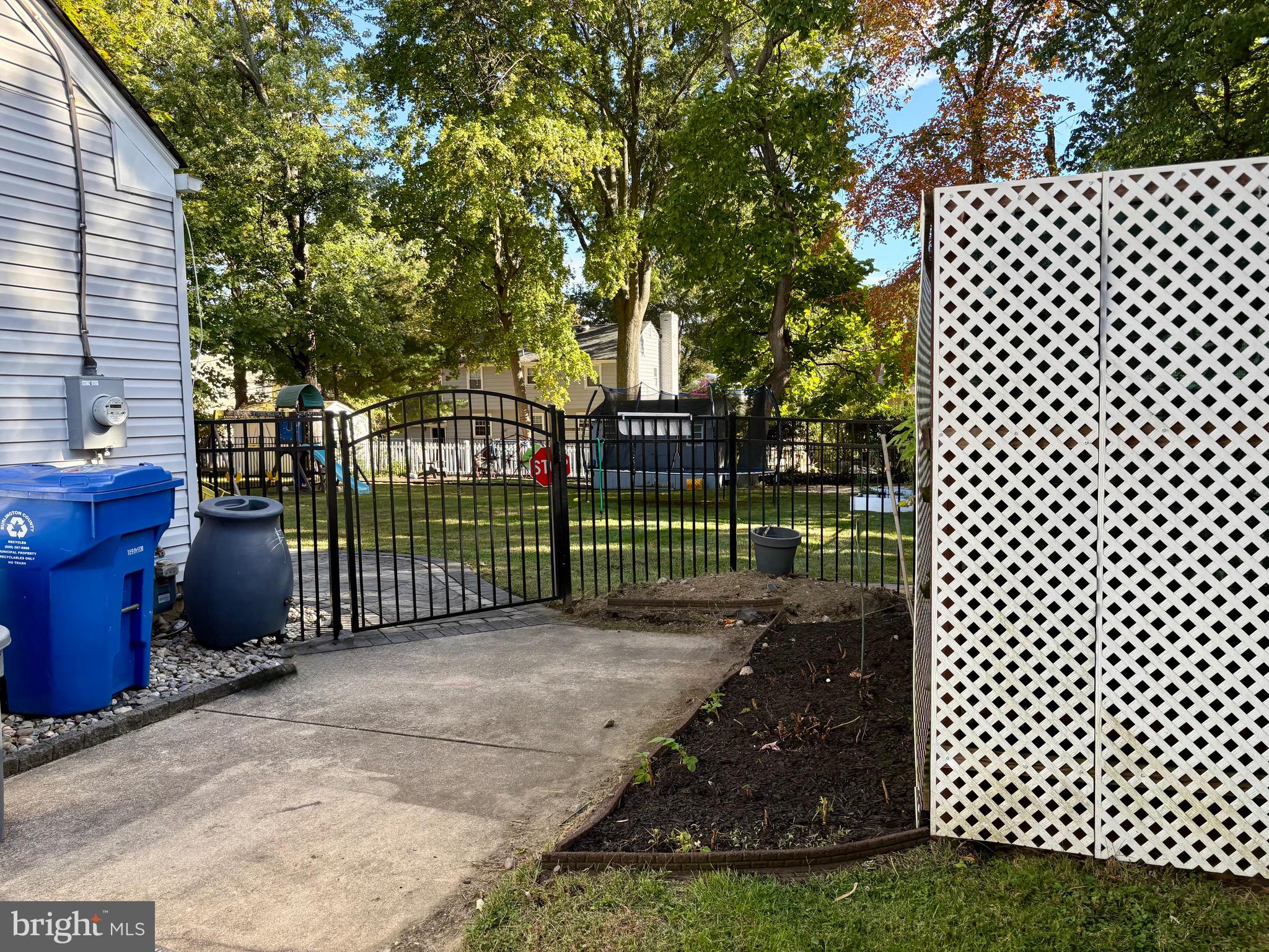 4 East Sutton Avenue Moorestown, NJ 08057 - Photo 2 of 12 driveway/side yard