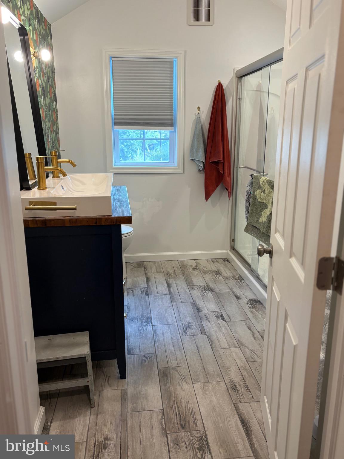 4 East Sutton Avenue Moorestown, NJ 08057 - Photo 9 of 12 Large second floor bath